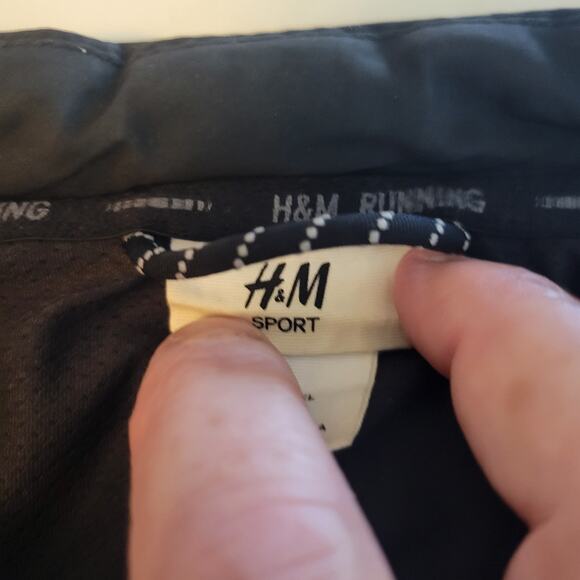 H&M Sport Black Vented Fill Zip Up Lightweight Quilted Running Vest Men's XL - Picture 11 of 13